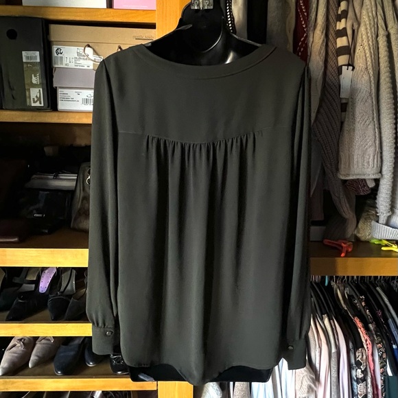 ⭐️BOGO FREE⭐️ LOFT Olive Green Pleated Long Sleeve Blouse - Picture 5 of 12